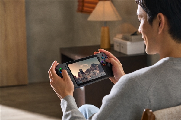 ROG掌机X正式亮相:搭载80Wh超大容量电池和24GB+1TB的宽敞存储空间(图8) ROG掌机X正式亮相:搭载80Wh超大容量电池和24GB+1TB的宽敞存储空间(图8)