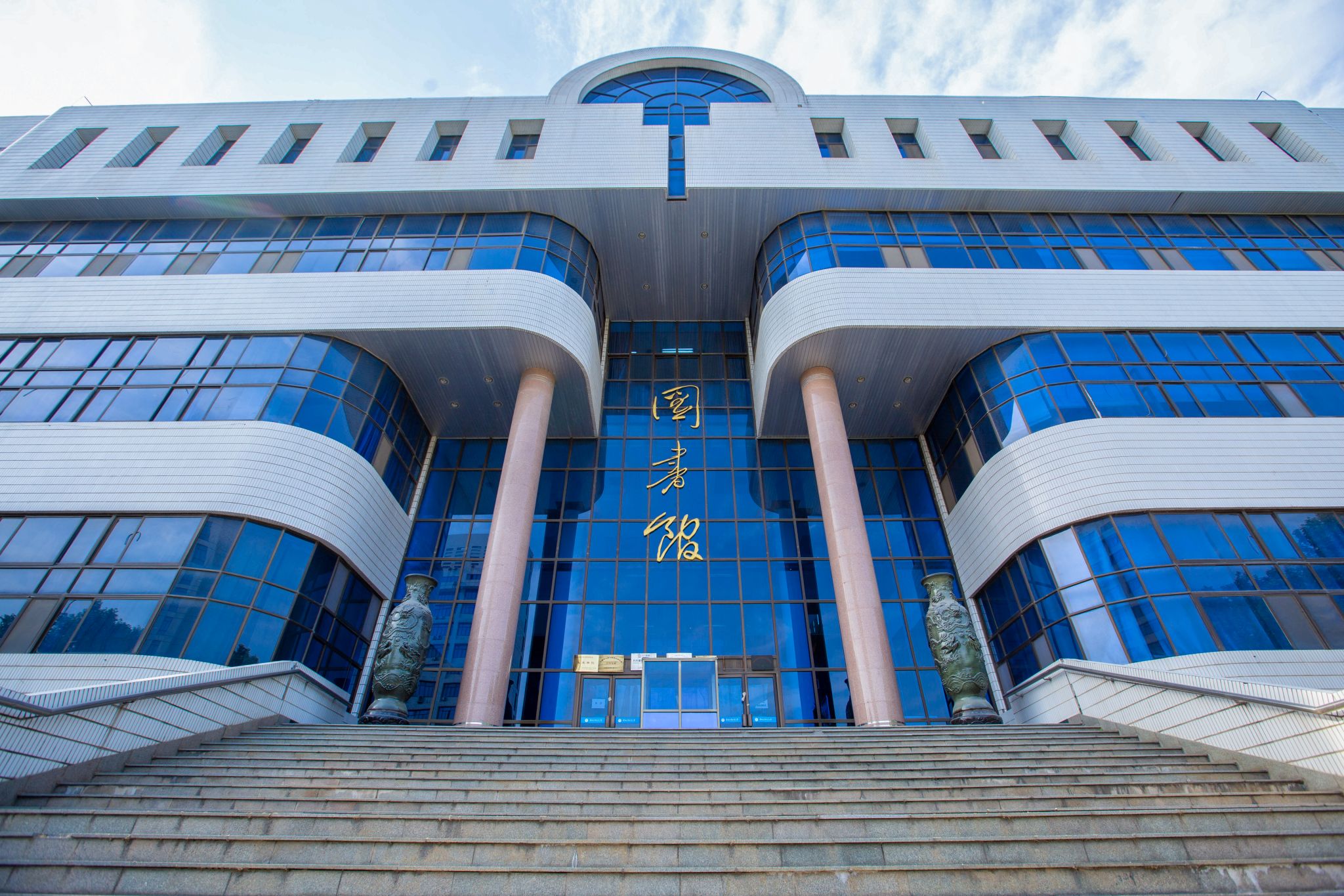 天津外国语大学滨海外事学院2024年在贵州录取分数线、对应位次(附近几年最低录取分数线及位次排名) 天津外国语大学滨海外事学院2024年在贵州录取分数线、对应位次(附近几年最低录取分数线及位次排名)