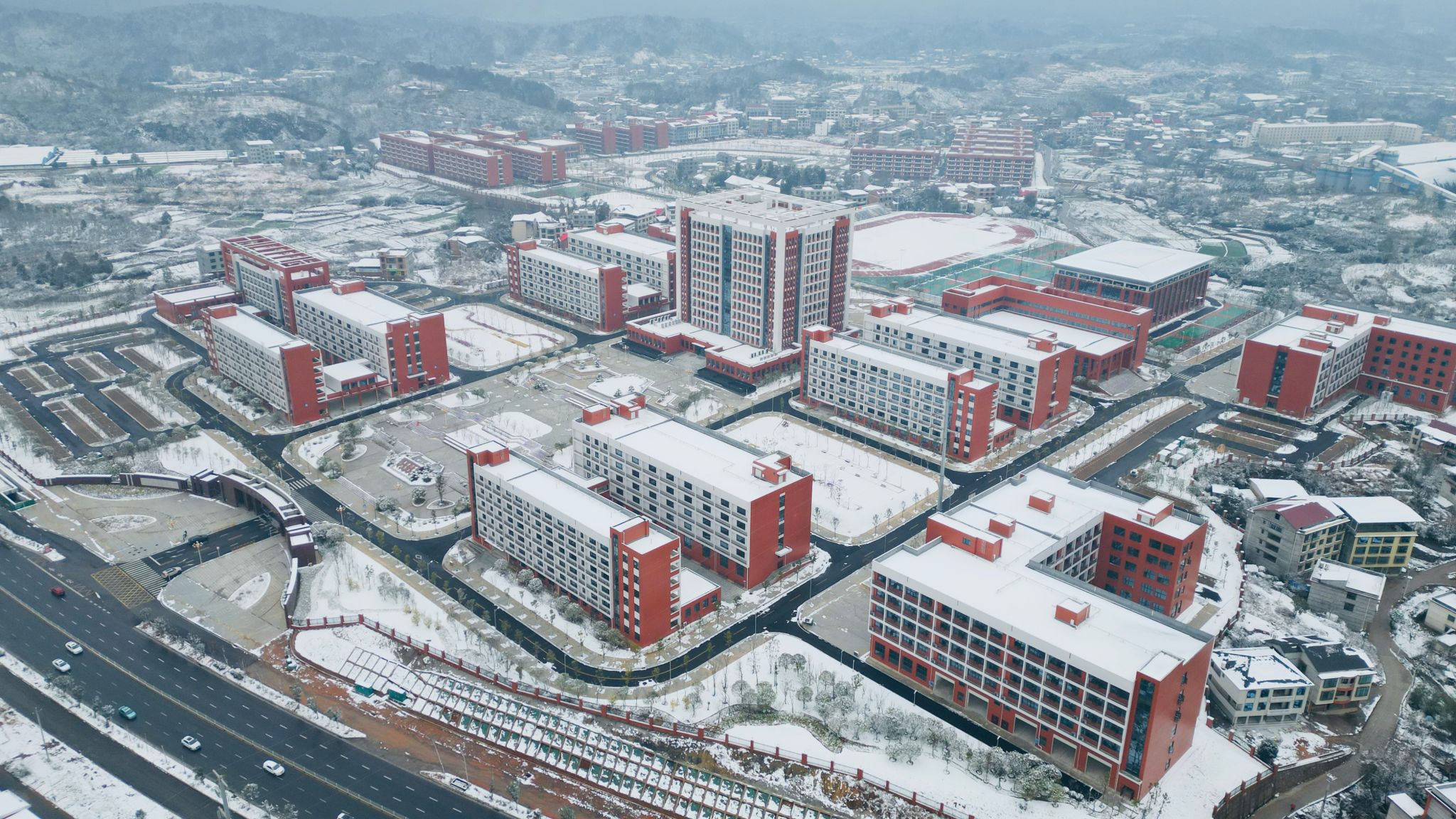 四川电影电视学院2024年在贵州录取分数线、对应位次（附近几年最低录取分数线及位次排名）
