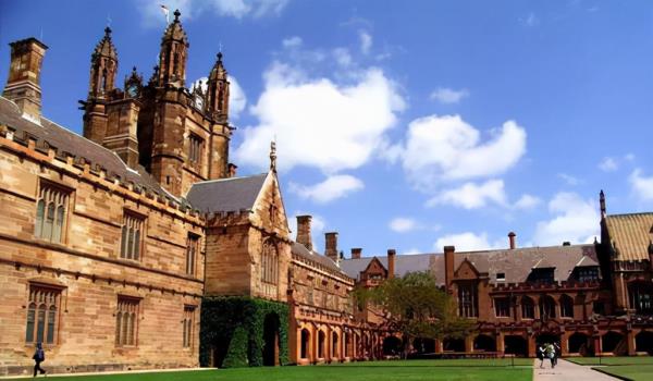 南京财经大学红山学院2024年在湖南录取分数线、对应位次（附近几年最低录取分数线及位次排名）