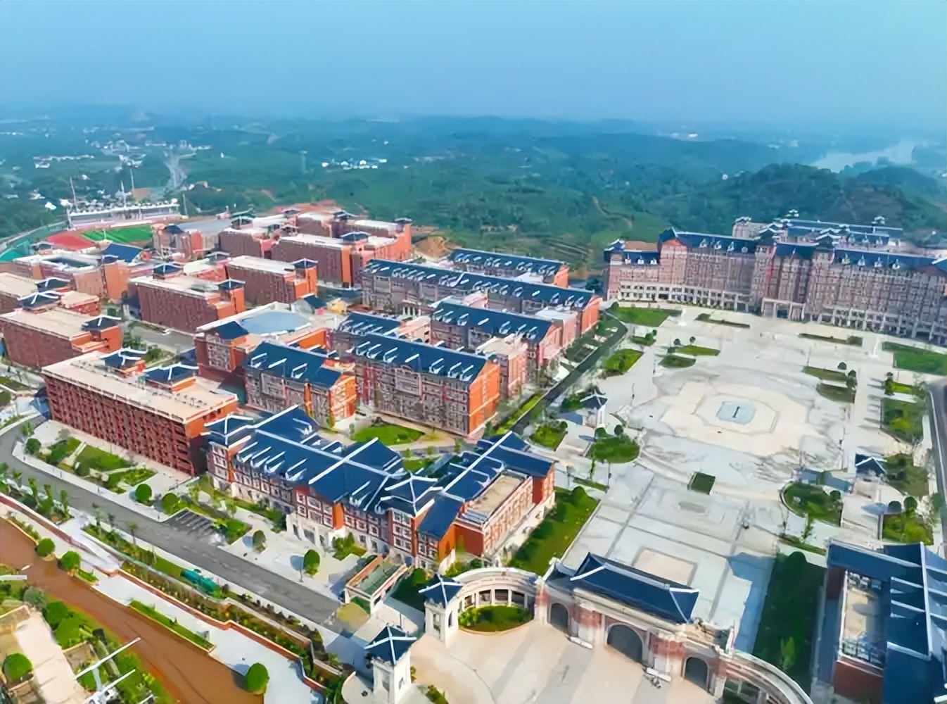 2026 参考 湖南物理类低分专科大学名单 2025 分数线及位次