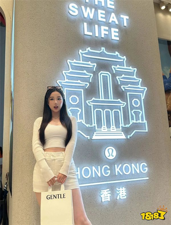 LPL英文流解说Kitty是YYDS！富有且慷慨的代名词！网友：我的视线离不开Kitty3秒？