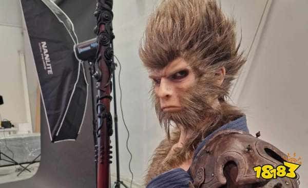 还原度太高了！粉丝自制《黑神话：悟空》Cos服：发丝一根一根粘黏