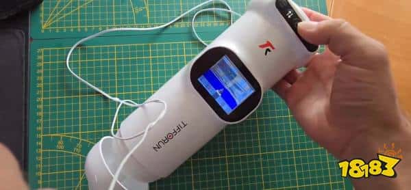 用飞机杯打游戏？大神用小屏幕运行DOOM(图2)