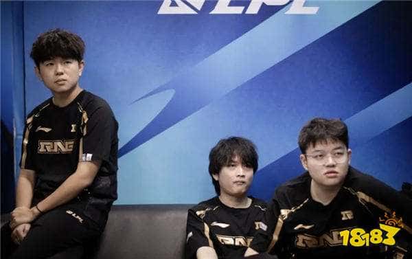 RNG前打野格局直播怒喷LPL解说！“偏心、不公正”是如今LPL解说的代名词？