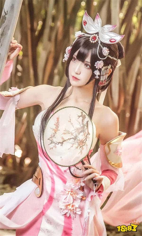 大大大！腐团儿COS甄姬，身穿紧身旗袍完美还原！网友：梦中情腿！