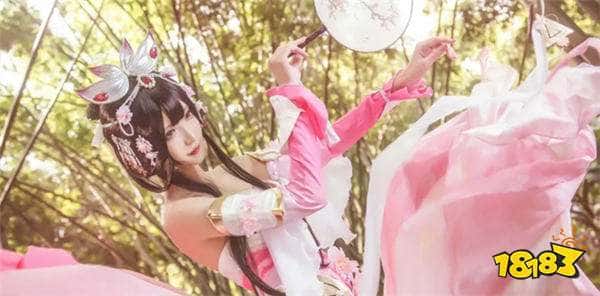 大大大！腐团儿COS甄姬，身穿紧身旗袍完美还原！网友：梦中情腿！