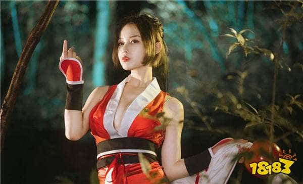 大大大！腐团儿COS甄姬，身穿紧身旗袍完美还原！网友：梦中情腿！