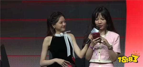 LPL惊现逆天观众！现场公然辱华！举“眯眯眼”牌子贴脸嘲讽选手？