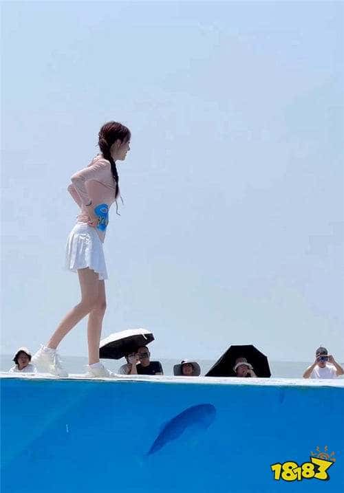 前LOL一姐屈尊擦边！被网友质疑整容，本人回应：自己不开美颜都好看！