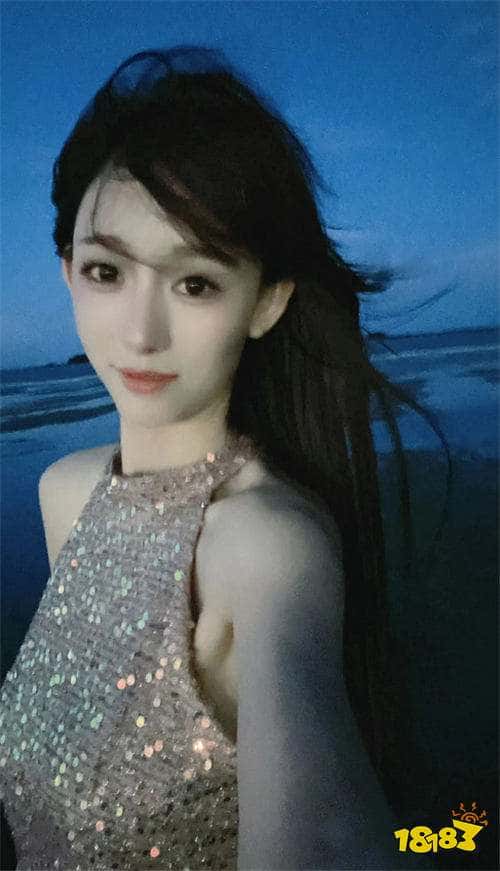 前LOL一姐屈尊擦边！被网友质疑整容，本人回应：自己不开美颜都好看！