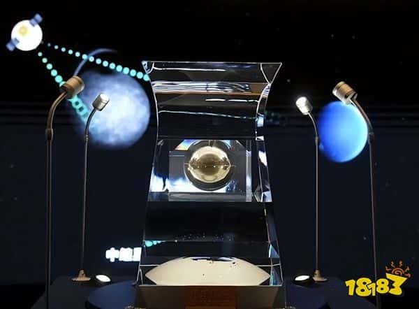 颠覆月球形成假说！嫦娥五号带回的月壤存在天然石墨烯！(图2)