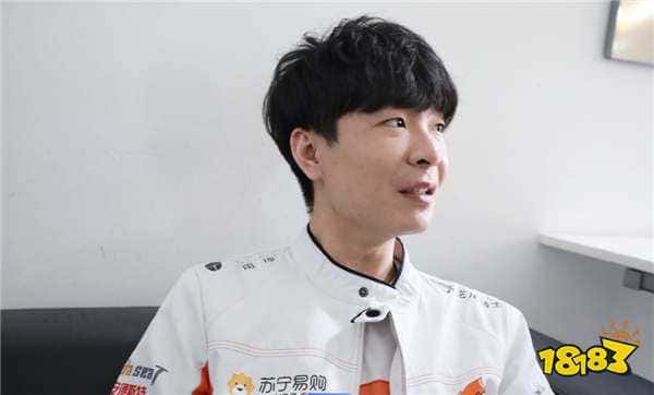 女解说Suki私信表白姿态？隔壁狼行头顶青青草原，绿的你发光？