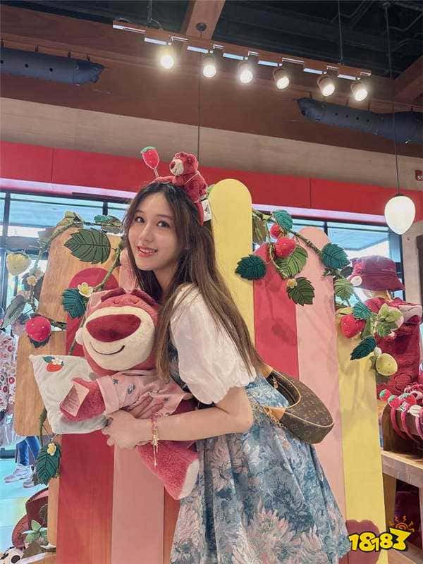 女解说Suki私信表白姿态？隔壁狼行头顶青青草原，绿的你发光？