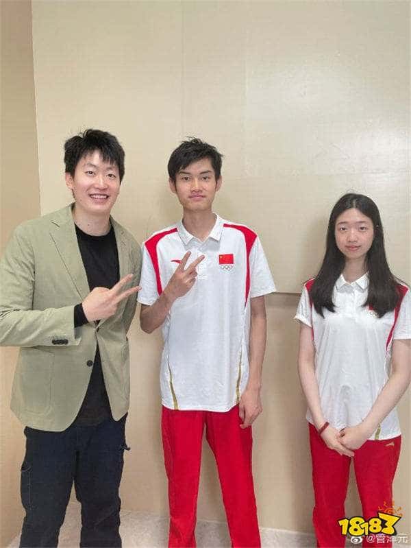 管泽元余霜夫妻跨界闪耀巴黎！与奥运选手合影：巴黎之行圆满结束！