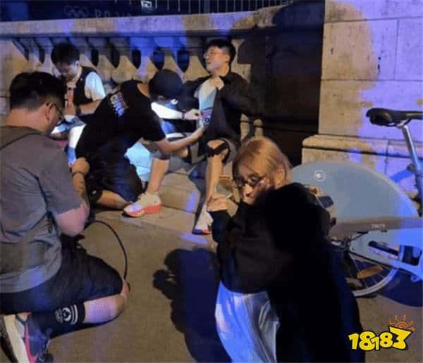 Uzi完成巴黎全马后坦言：现在最想做的事是“躺一躺”！电竞与马拉松的双重挑战！