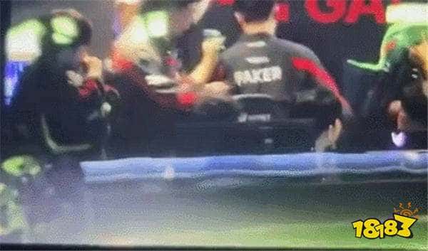 T1再败GEN，Faker不满比赛结果用头撞墙？接连败给Chovy或有心里阴影！