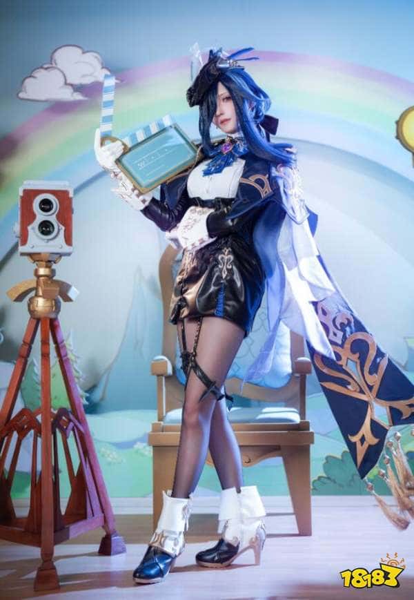 大伟哥笑嘻了，日本甜美Coser晒与米哈游大伟哥合影，大伟哥笑开花