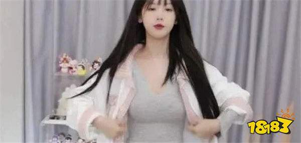 游戏女主播Cos明日香,遭到满屏攻击?被网友辱骂:黄毛怪!不如看看穿搭?(图3) 游戏女主播Cos明日香,遭到满屏攻击?遭网友辱骂:黄毛怪!不如看看穿搭?