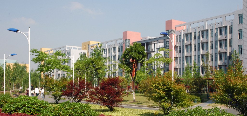 辽宁大学2024年在安徽录取分数线、对应位次（附近几年最低录取分数线及位次排名）(图1)