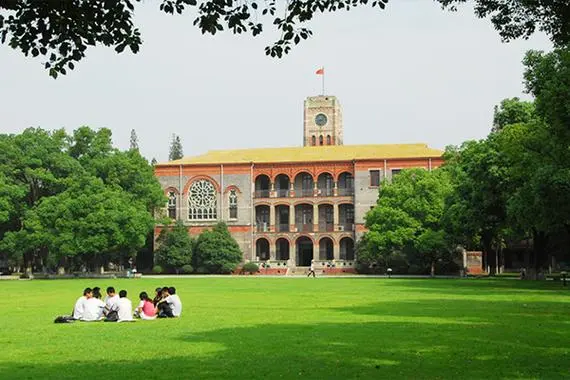 西安电子科技大学2024年在安徽录取分数线、对应位次（附近几年最低录取分数线及位次排名）(图1)