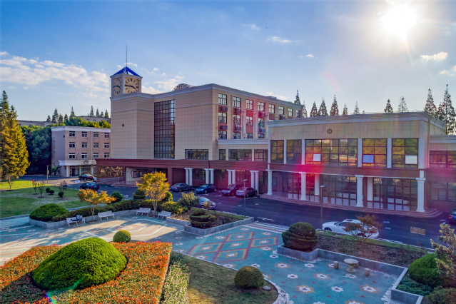 湖南涉外经济学院2024年在湖南录取分数线、对应位次（附近几年最低录取分数线及位次排名）(图1)