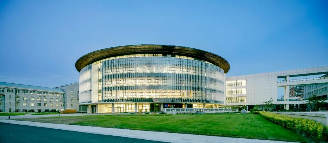 成都理工大学工程技术学院2024年在河北录取分数线、对应位次(附近几年最低录取分数线及位次排名)(图1) 成都理工大学工程技术学院2024年在河北录取分数线、对应位次(附近几年最低录取分数线及位次排名)(图1)