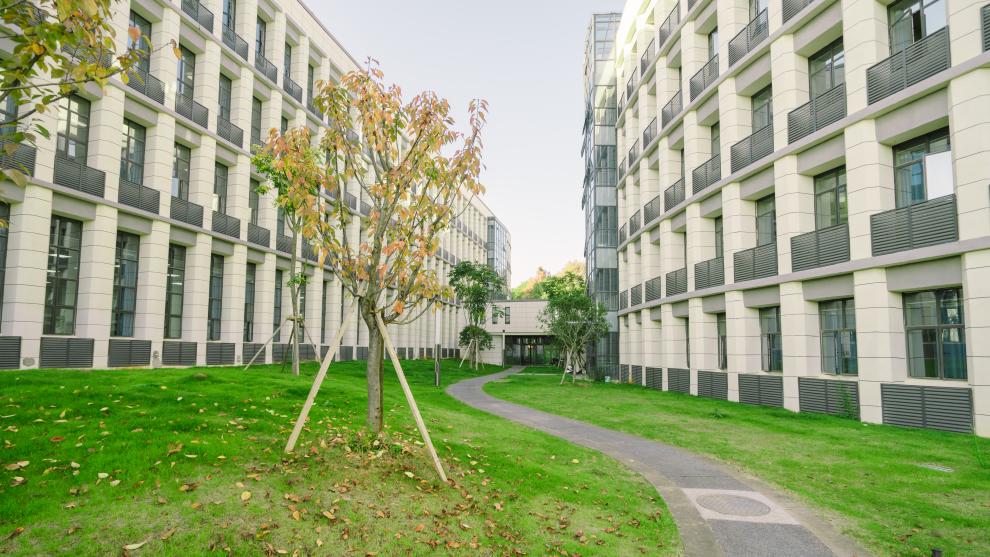 内蒙古大学创业学院2024年在河北录取分数线、对应位次（附近几年最低录取分数线及位次排名）(图1)