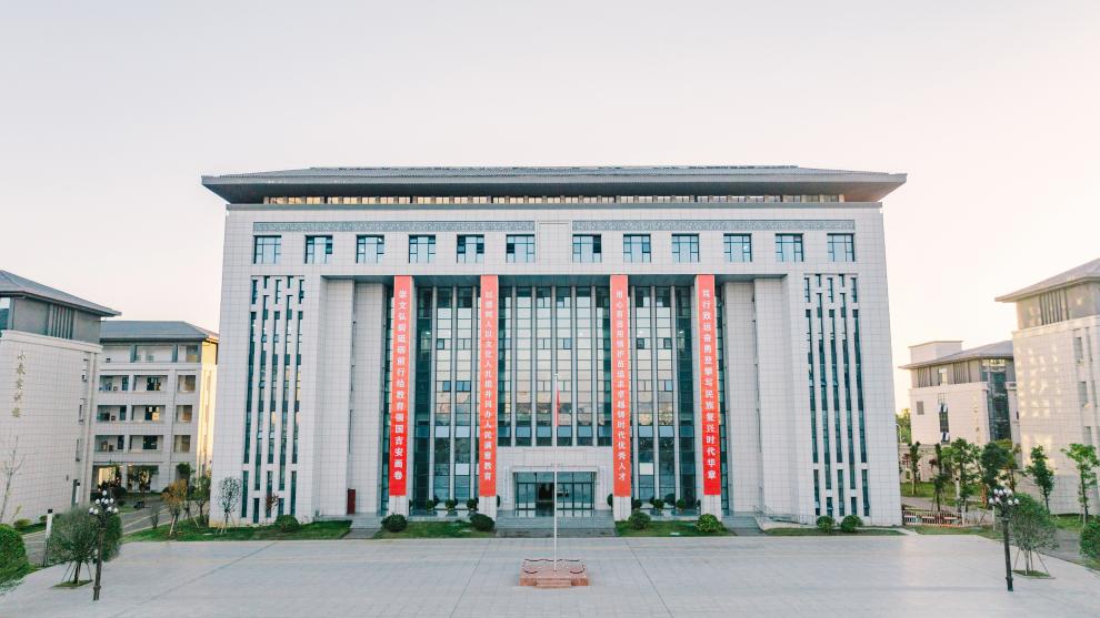 辽宁考生必读：桂林电子科技大学2025招生计划及历年录取分数线及位次(图2)